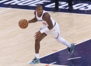 开云APP-湖人队总决赛比分逆转，成功突破困境