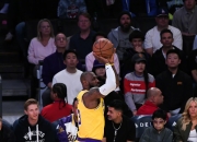 开云官方app入口-西班牙男篮险胜湖人，克莱高光表现的简单介绍