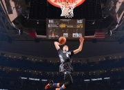 开云体育登录-文班亚马关键制胜，广东队绝杀火箭，跨越时空的篮球传奇