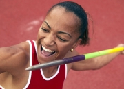 开云体育在线-铁血活塞的防守艺术，如何用窒息式锁链困住勇士狂潮？