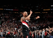 开云官网-凯尔特人鏖战雷霆，利拉德送出助攻