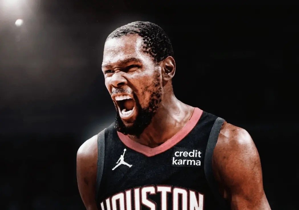 关于火箭爆冷鹈鹕，字母哥完成帽子戏法的信息