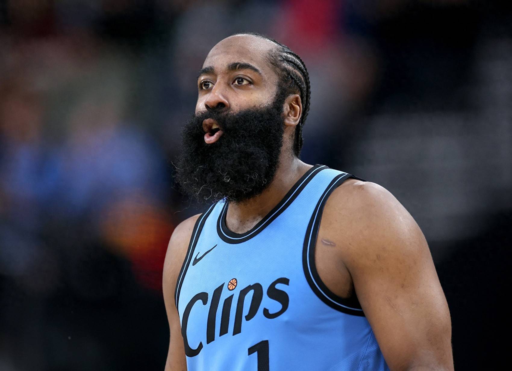 包含球员哈登在比赛中贡献出色表现的词条