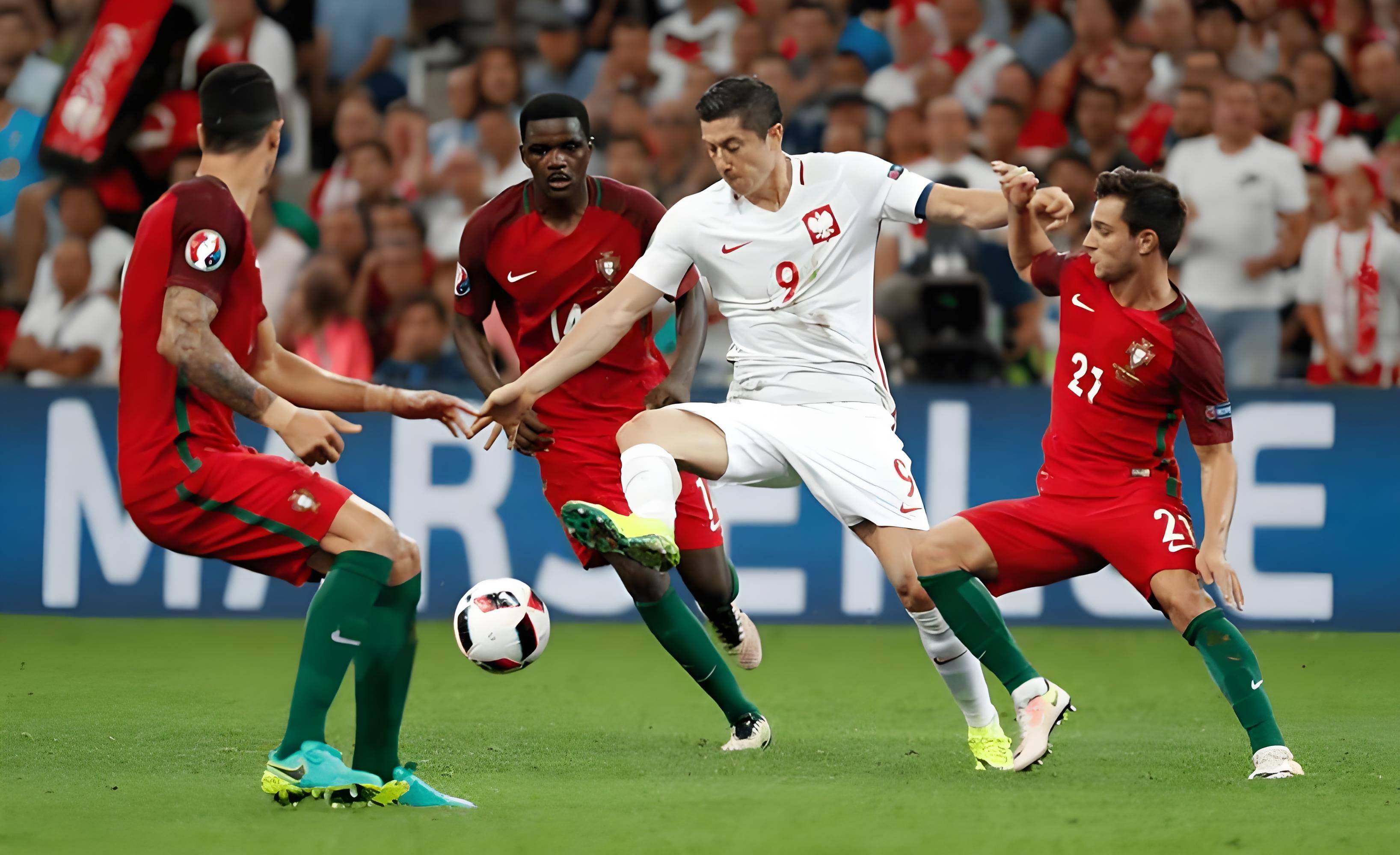 包含波兰主场战胜北爱尔兰，小组领跑位置不变的词条