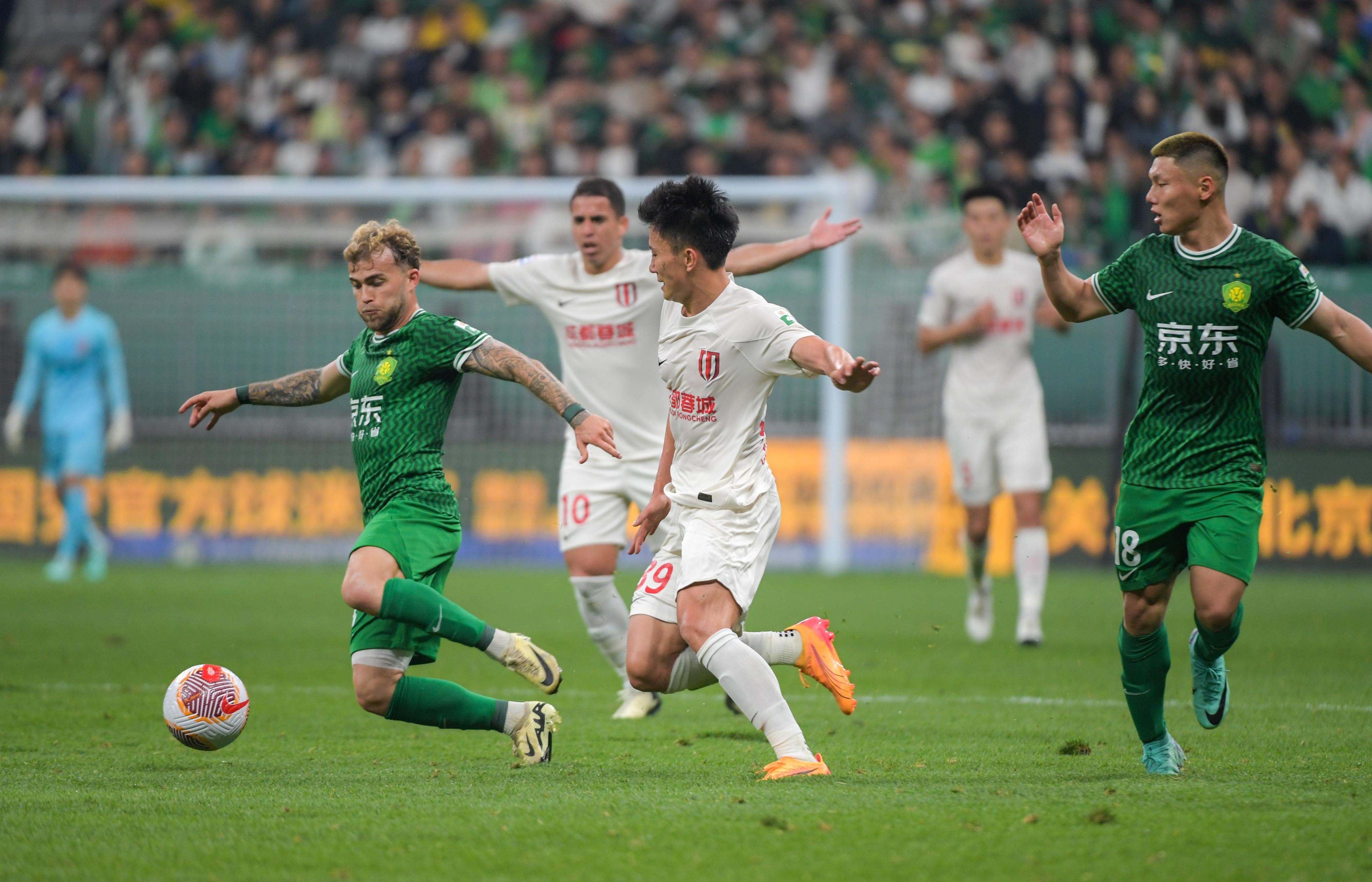 国安连续三场未能取胜,积分榜下滑 国安连续三场未能取胜,积分榜下滑