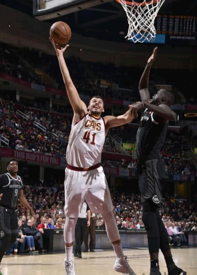 包含活塞首节落后分反超雷霆，德拉蒙德全场分的词条