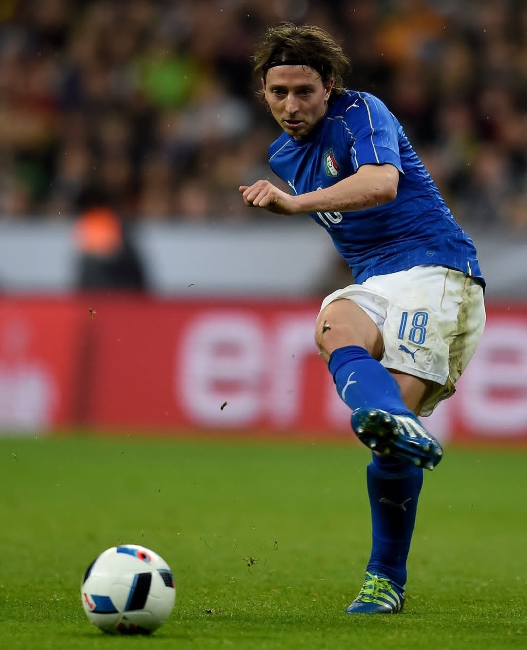 包含桑普多利亚在意大利足球赛场上蓬勃发展的词条