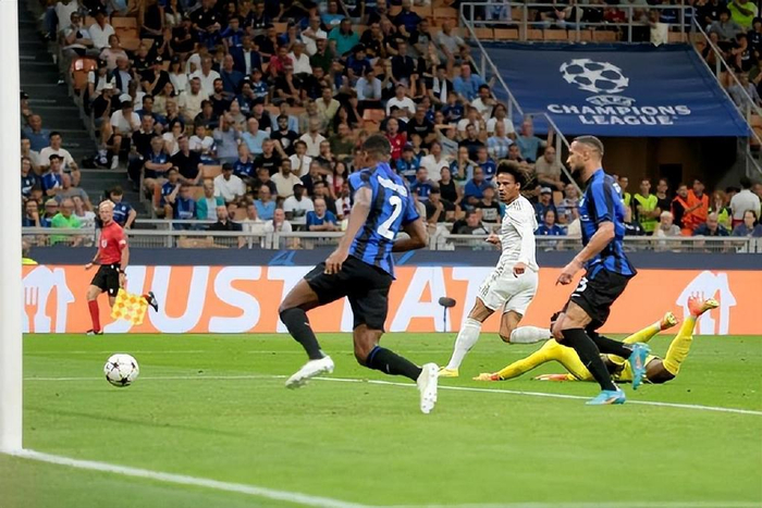 乌克兰鏖战国际米兰，萨内点燃赛场的简单介绍