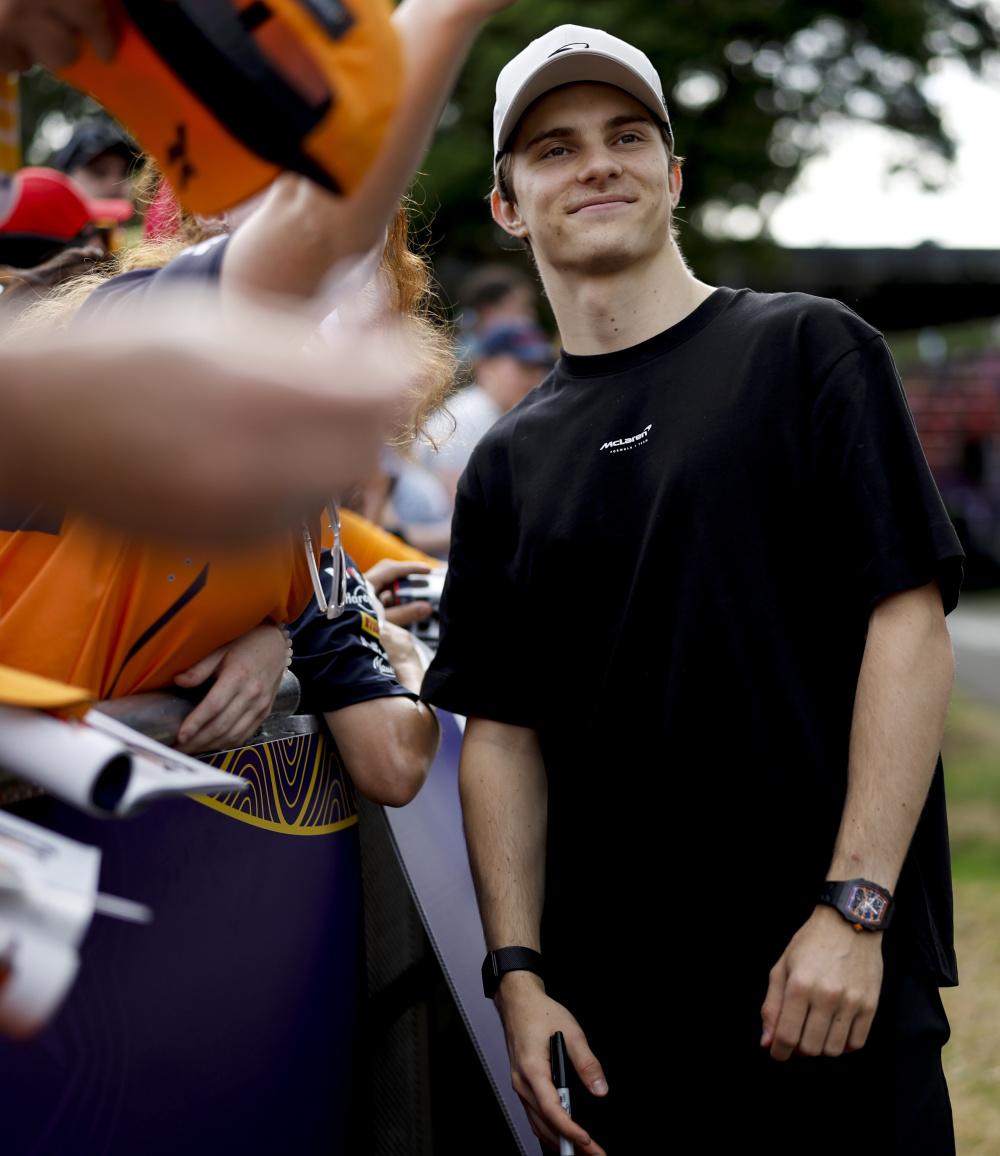 关于雷诺车队完胜红牛二队,塞恩斯状态火热的信息 关于雷诺车队完胜红牛二队,塞恩斯状态火热的信息