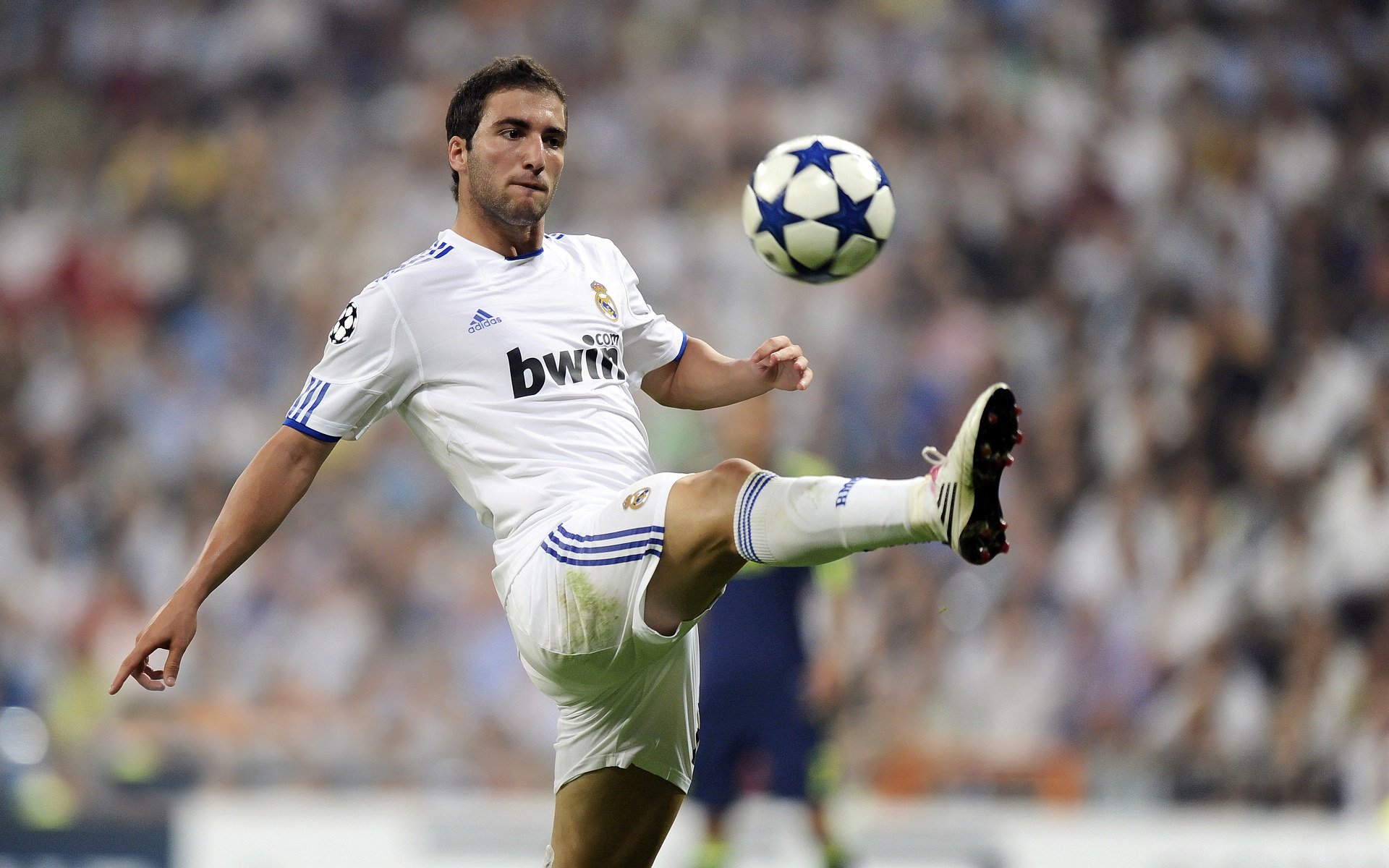 拜仁强势晋级沙特，福登里程碑之夜，欧洲豪门的亚洲新征途