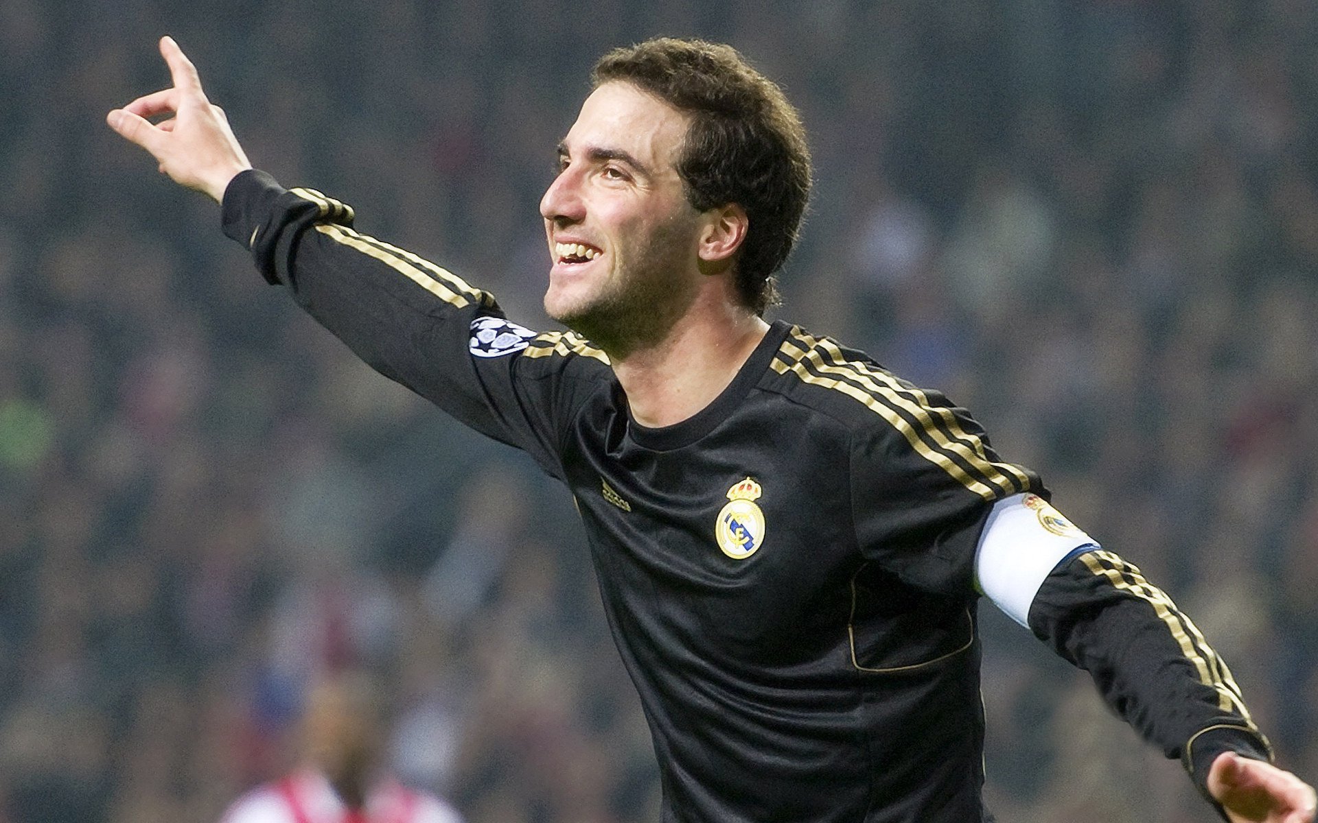 当红黑条纹遇见蓝白旗帜，托马斯·穆勒的非典型制胜法则